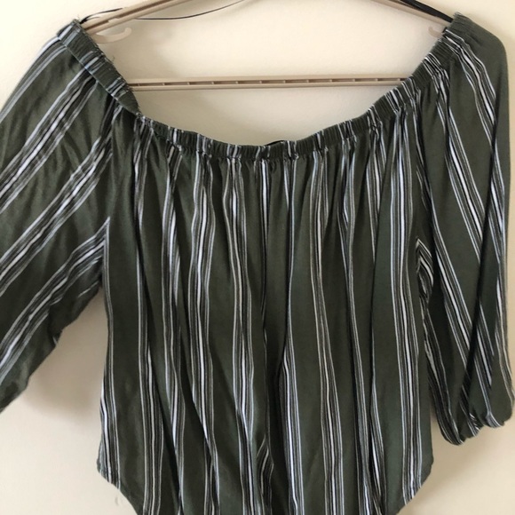 Off the shoulder long sleeve low/high blouse - Picture 4 of 4